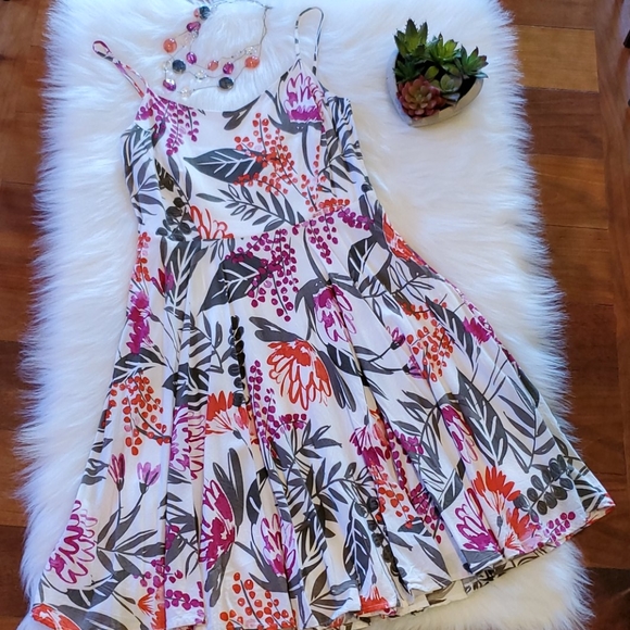 Old Navy Dresses & Skirts - Floral cami swing /skater dress